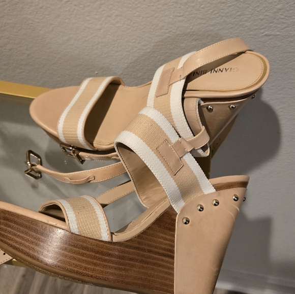 NWOT Gianni Bini Tan and White Wedge Sandals with Adjustable Ankle Strap - Picture 3 of 6